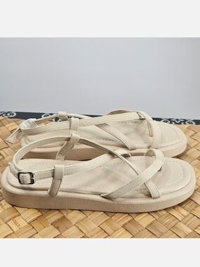 Cuccoo Strappy Cream Sandals NWOT